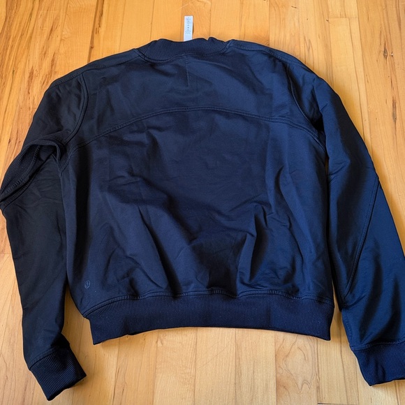 Lululemon crewneck with front pockets - Picture 5 of 6